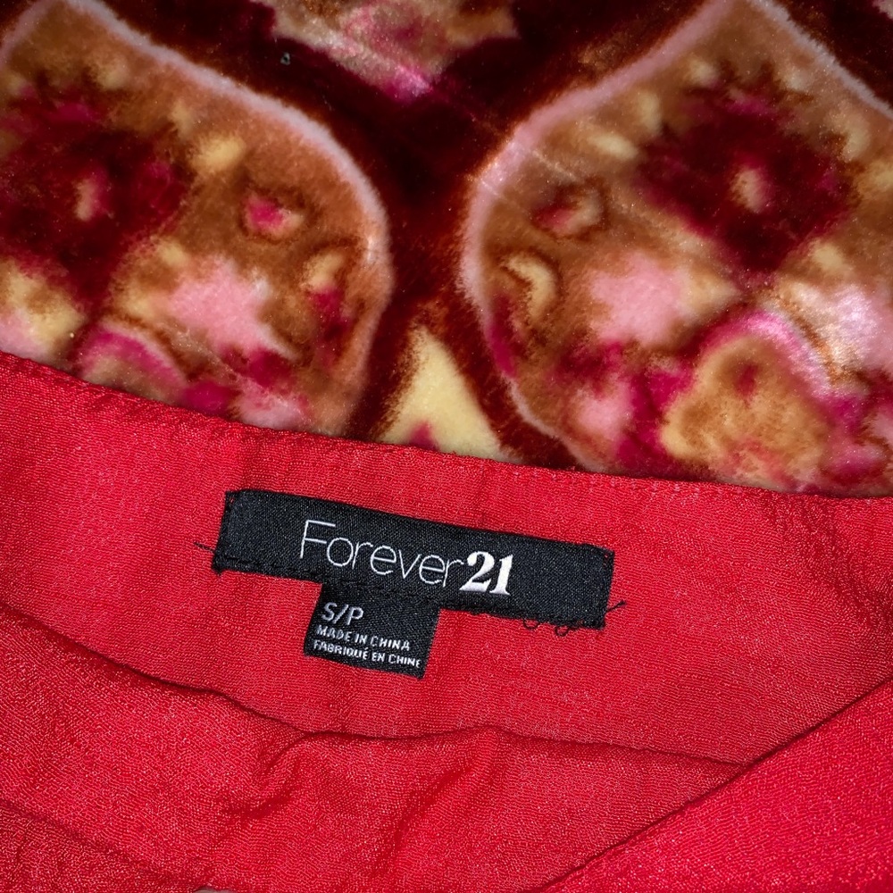 Red mini skirt - Picture 2 of 2